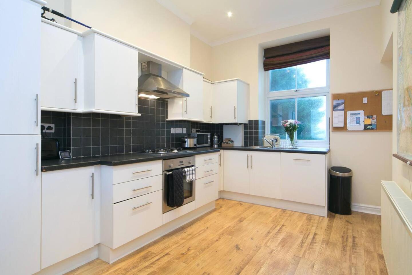 Pass The Keys Hafan Stylish 2 Bedroom Sea View Apartment Pwllheli Exteriör bild