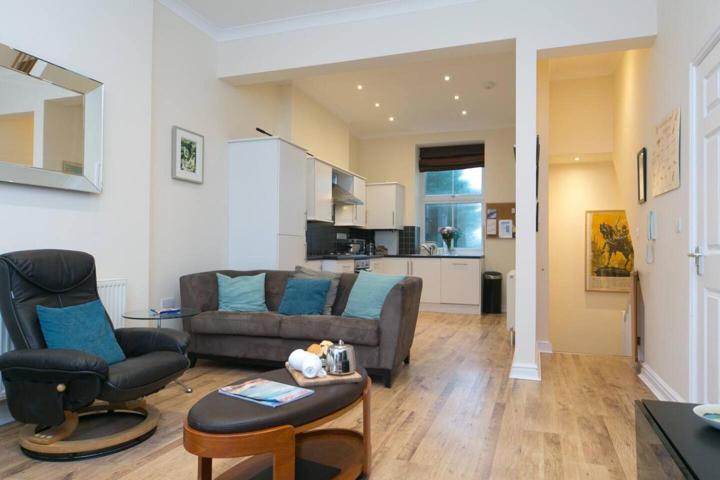 Pass The Keys Hafan Stylish 2 Bedroom Sea View Apartment Pwllheli Exteriör bild