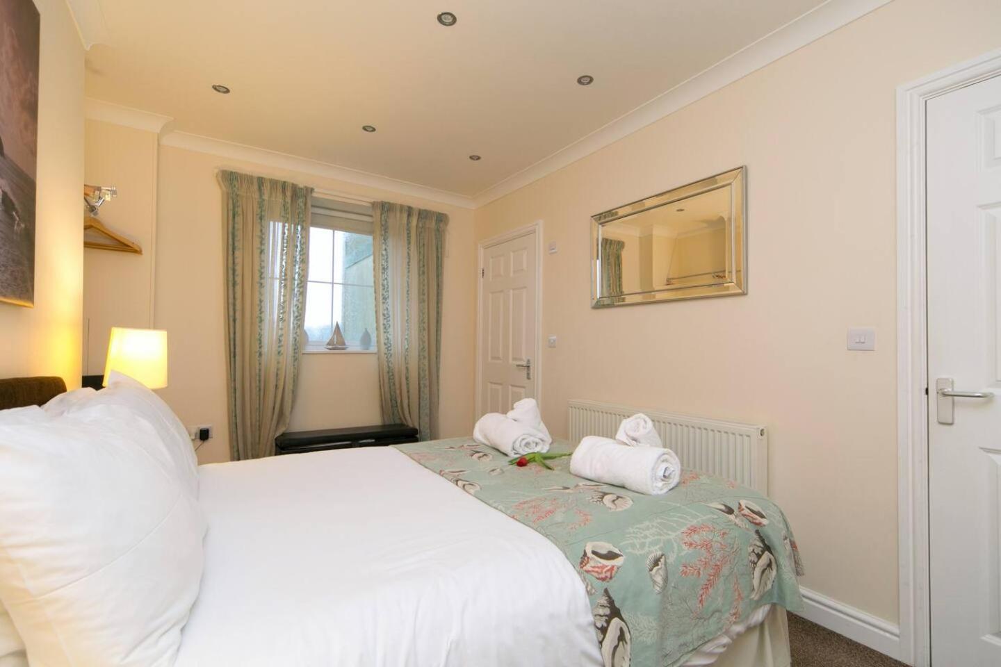 Pass The Keys Hafan Stylish 2 Bedroom Sea View Apartment Pwllheli Exteriör bild