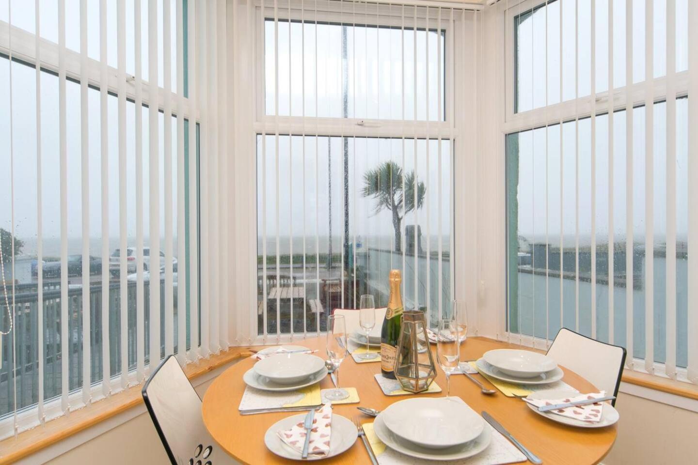 Pass The Keys Hafan Stylish 2 Bedroom Sea View Apartment Pwllheli Exteriör bild