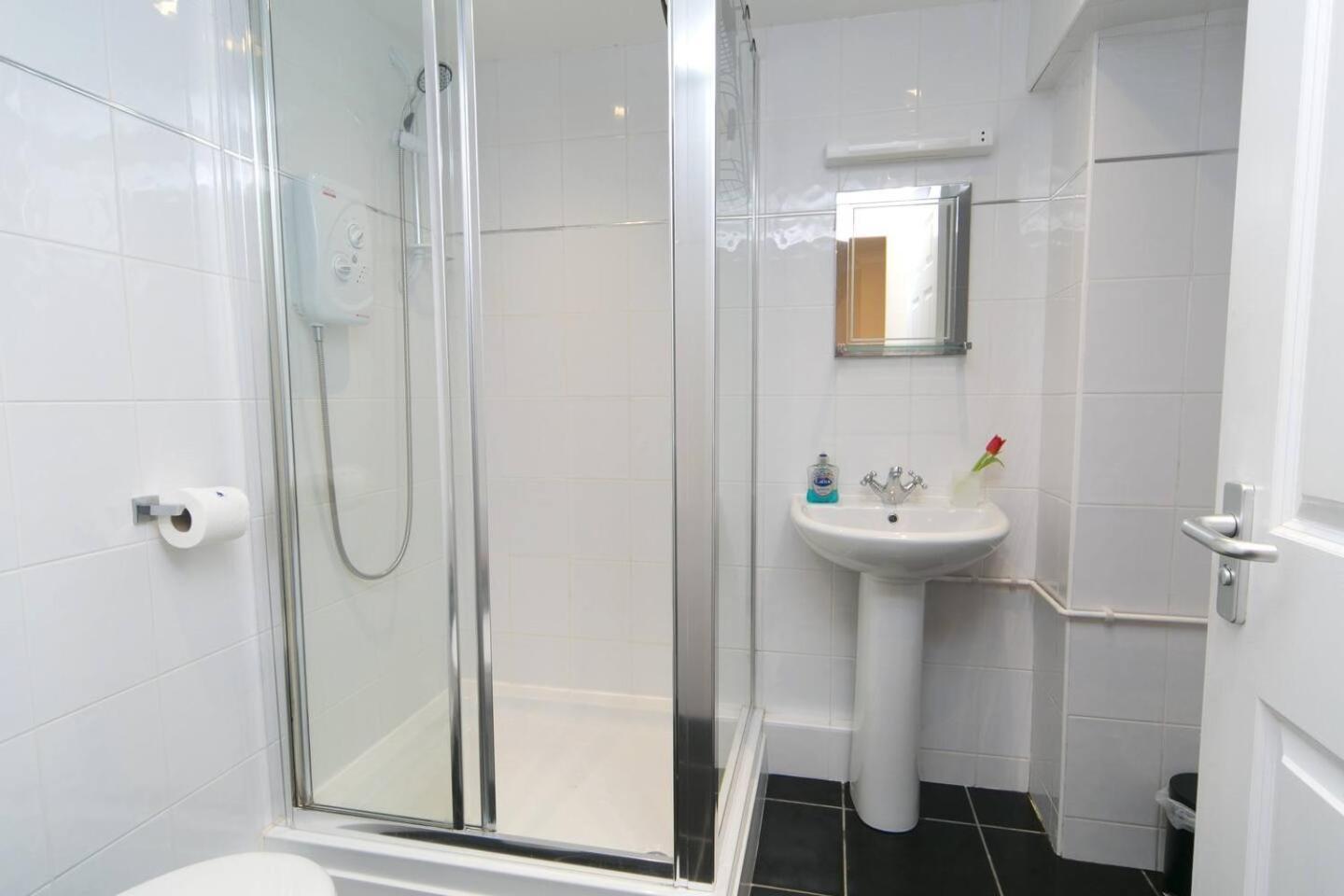 Pass The Keys Hafan Stylish 2 Bedroom Sea View Apartment Pwllheli Exteriör bild