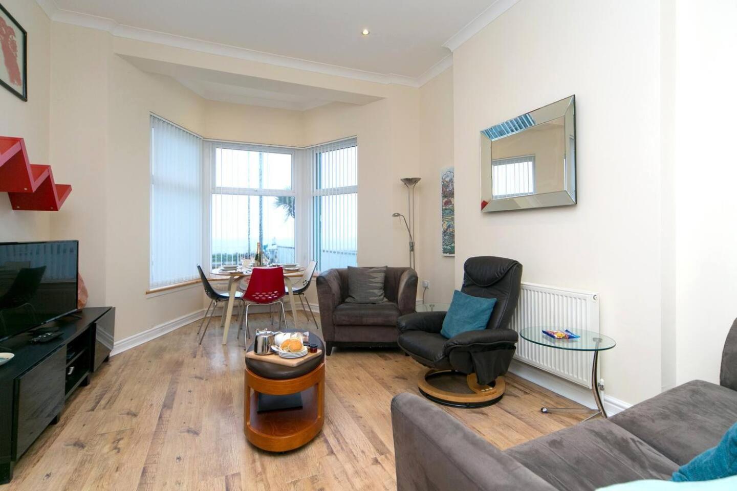 Pass The Keys Hafan Stylish 2 Bedroom Sea View Apartment Pwllheli Exteriör bild