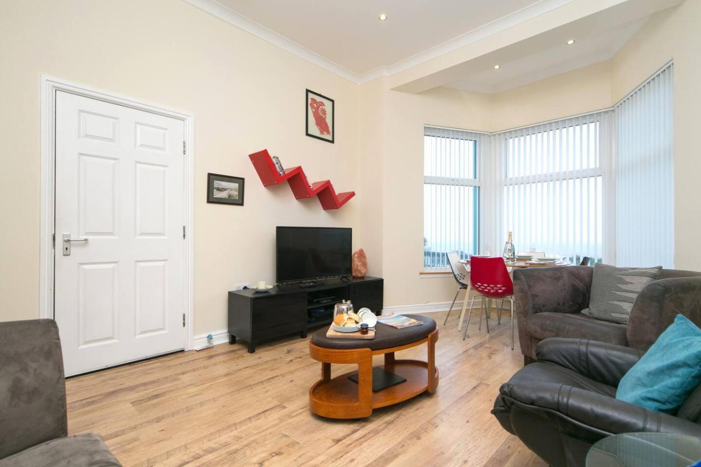 Pass The Keys Hafan Stylish 2 Bedroom Sea View Apartment Pwllheli Exteriör bild